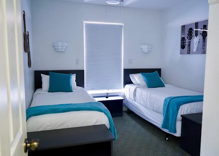 Enchanting Escape 3 Bedroom Minutes From Disney!
