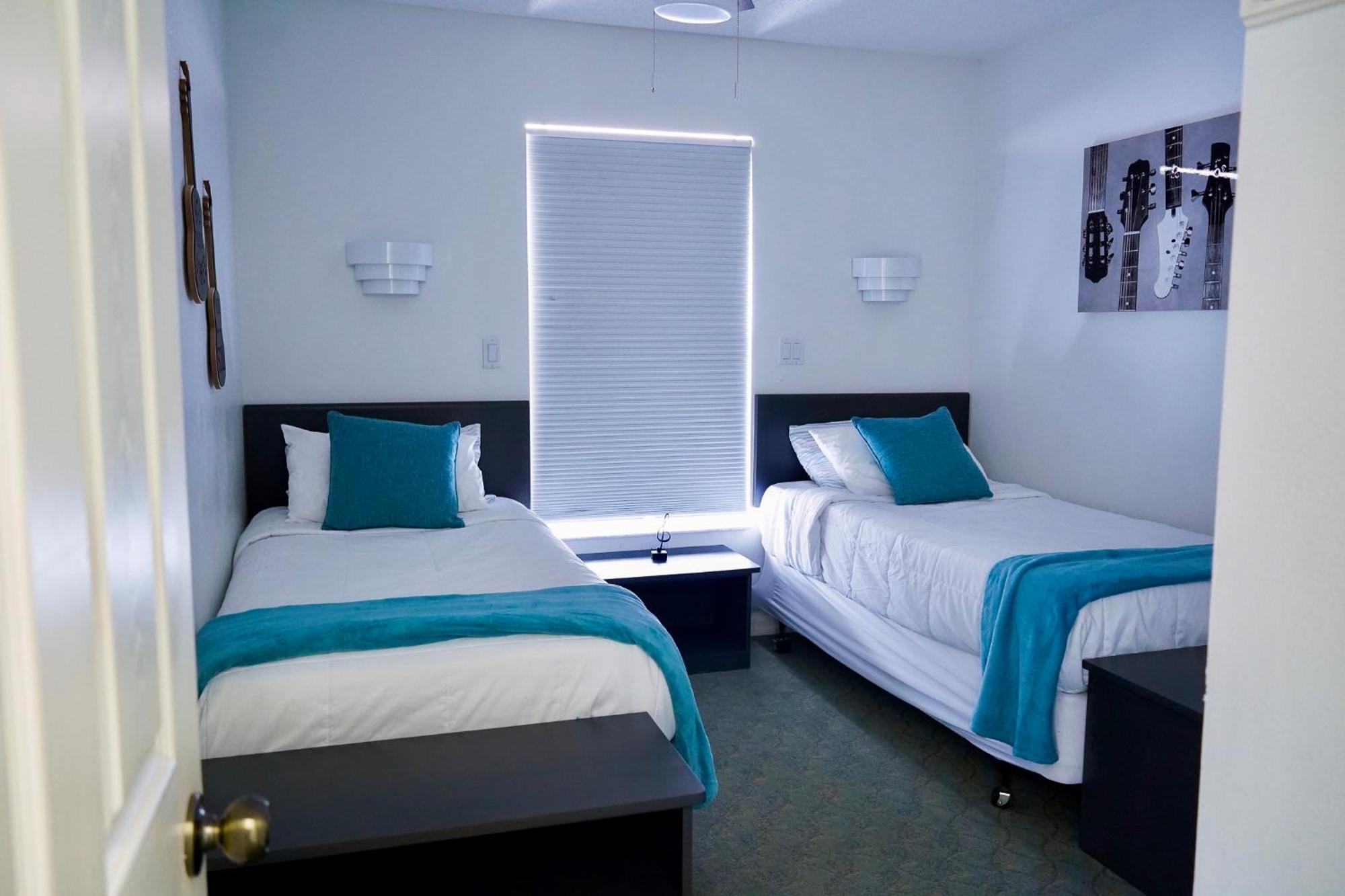 Enchanting Escape 3 Bedroom Minutes From Disney! Apartment *
